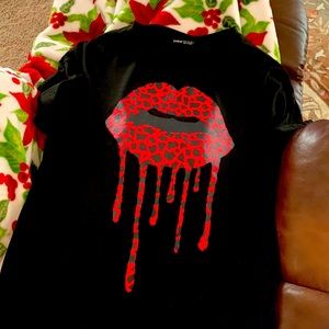 Blushing Lip Tee. Size small (ranges kind of big though)